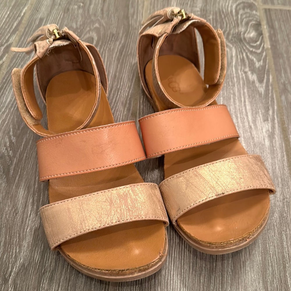Girls Ugg size 3 youth gladiator brown gold sandals fall dress casual zip back